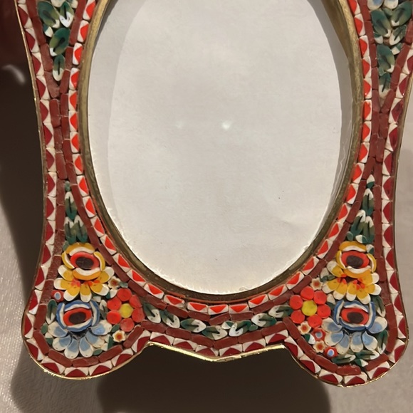 Vintage MICRO MOSAIC Italian Scalloped Easel Frame Floral with Oval Opening - Picture 9 of 15